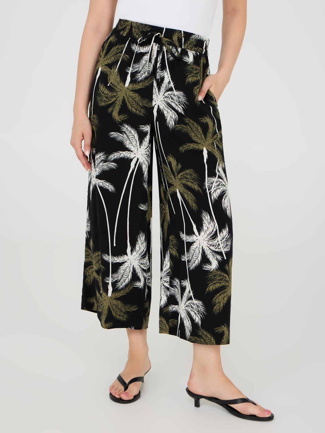 Pantalon gaucho à jambes larges et imprimé tropical