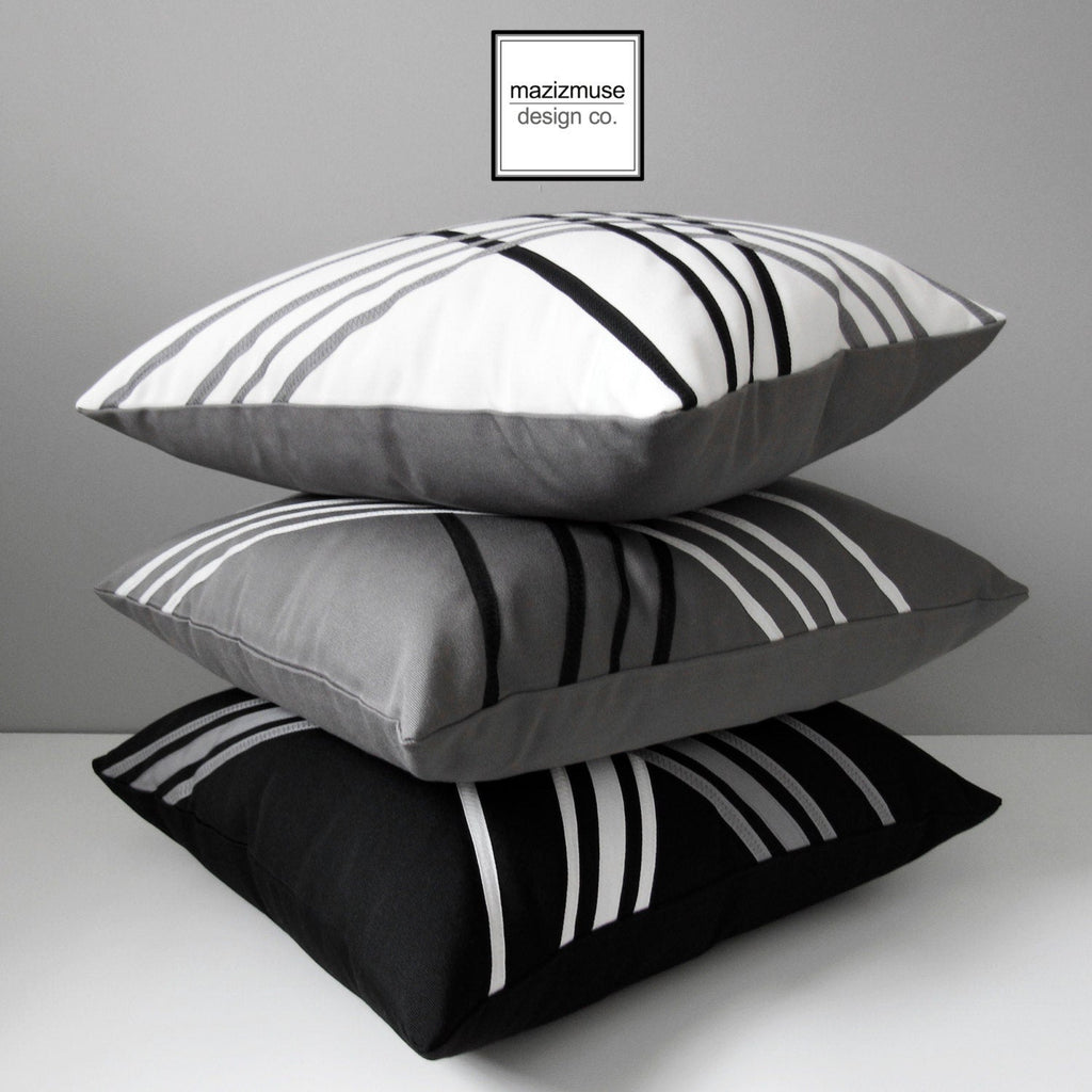 Housse de coussin d'extérieur Sunbrella® blanche et noire, housse de coussin décorative