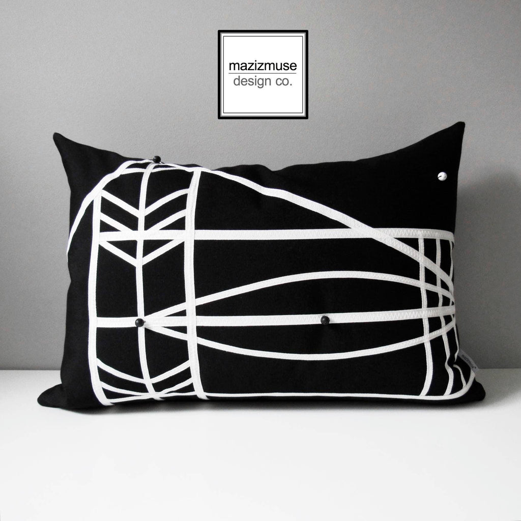 Coussin décoratif noir et blanc, coussin d'extérieur géométrique Sunbrella, Micronésie