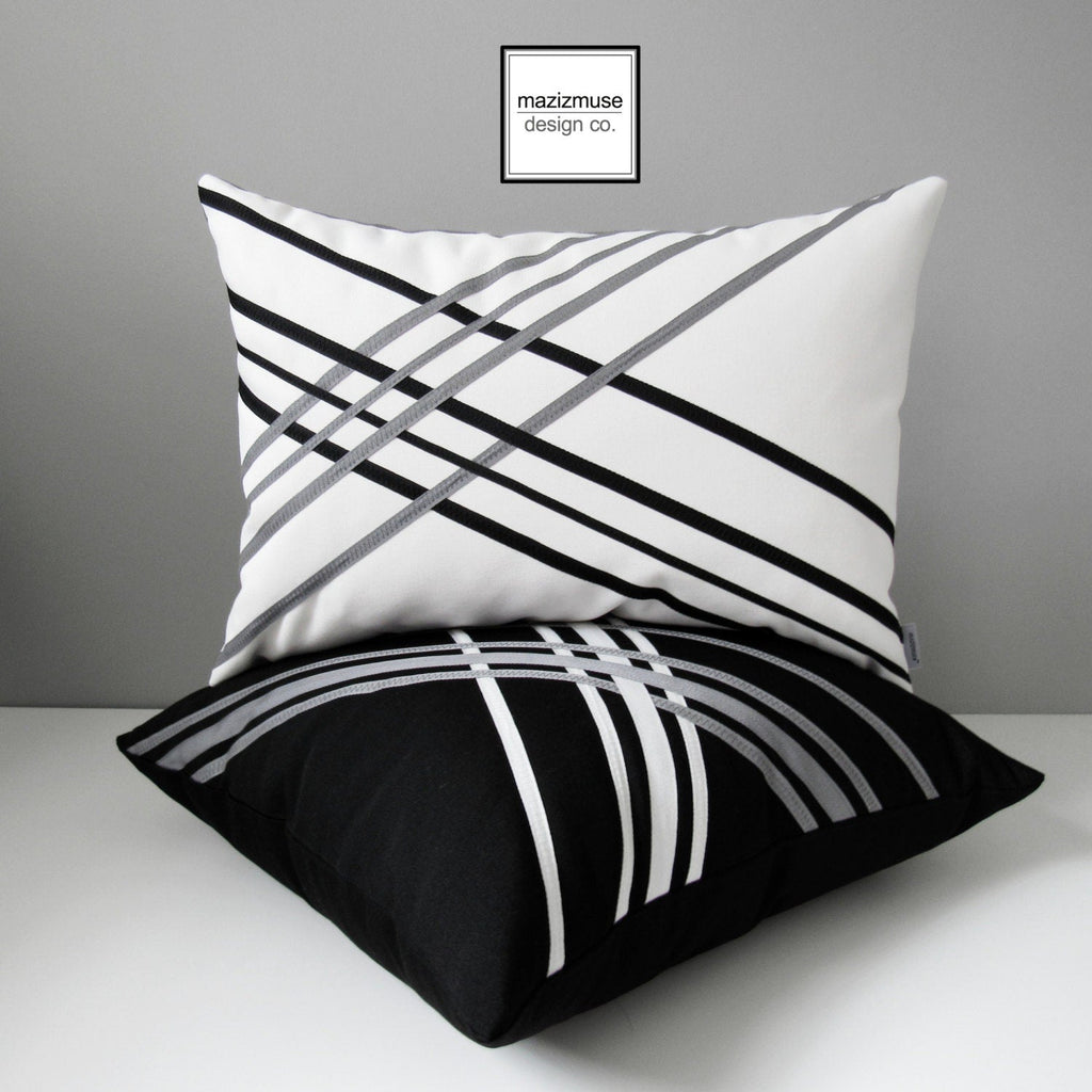 Housse de coussin d'extérieur Sunbrella® blanche et noire, housse de coussin décorative