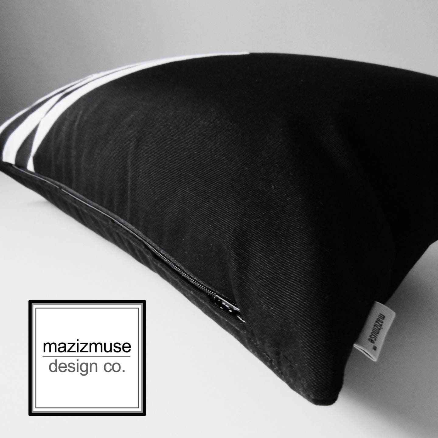 Housse de coussin décorative d'extérieur Sunbrella noir et blanc, coussins géométriques