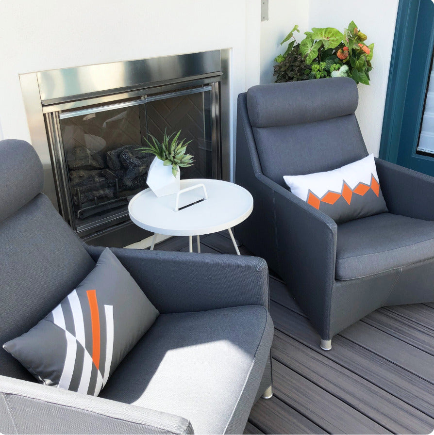 Housse de coussin d'extérieur moderne Sunbrella®, motif géométrique noir, blanc et gris