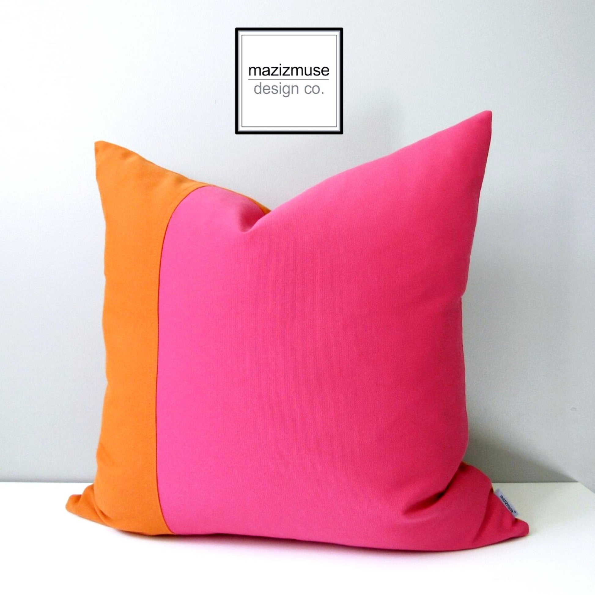 Housse de coussin d'extérieur moderne en Sunbrella® rose vif et orange, coussins color block