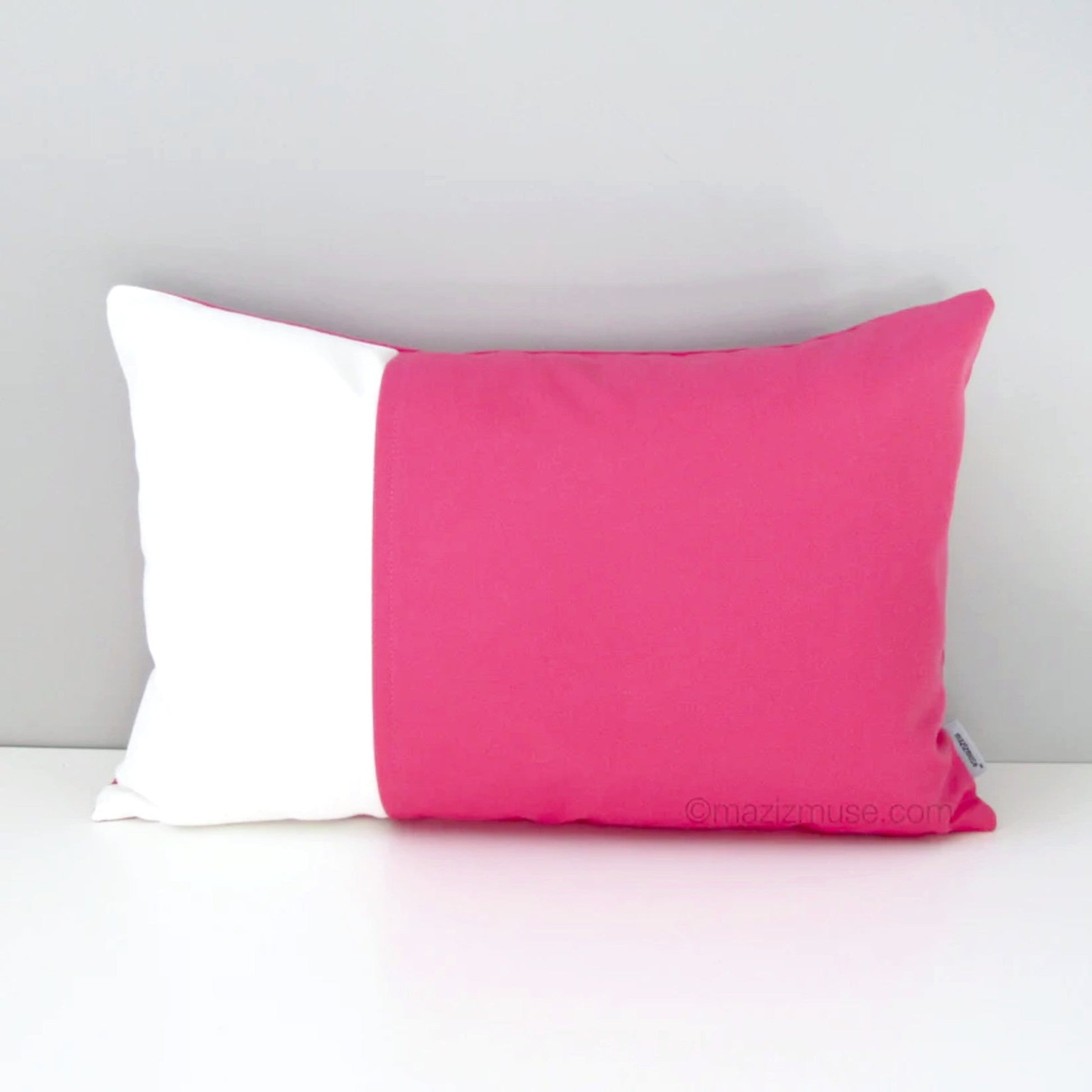 Housse de coussin décorative d'extérieur Sunbrella® rose vif et blanc, housse de coussin moderne