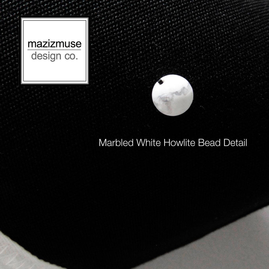 Coussin décoratif noir et blanc, coussin d'extérieur géométrique Sunbrella, Micronésie