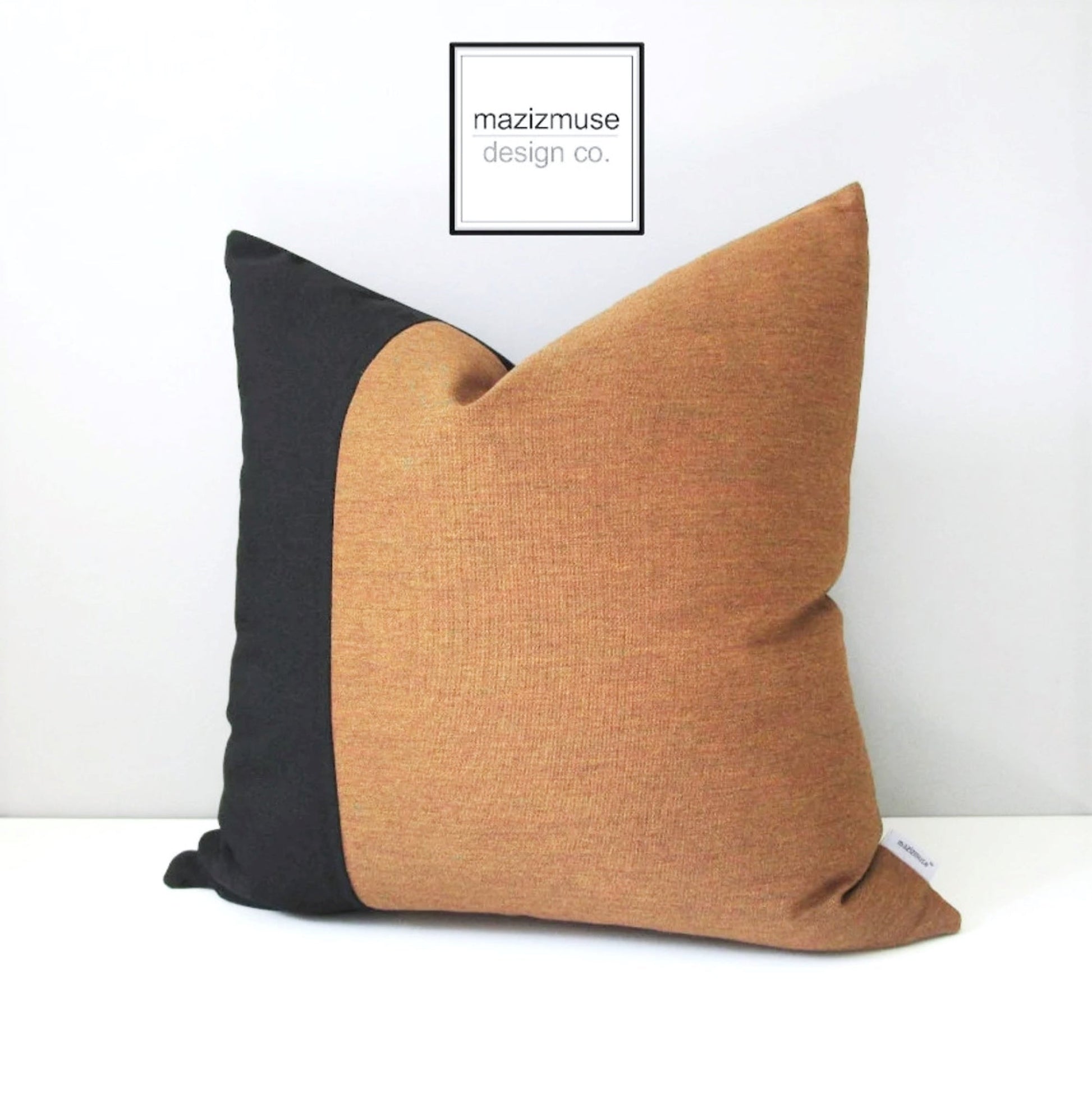 Housse de coussin d'extérieur moderne en Sunbrella® noir et teck, colorblock 