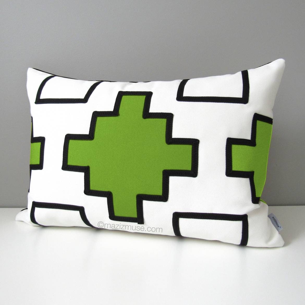 Housse de coussin décorative d'extérieur noire et vert citron, housse de coussin Sunbrella géométrique moderne