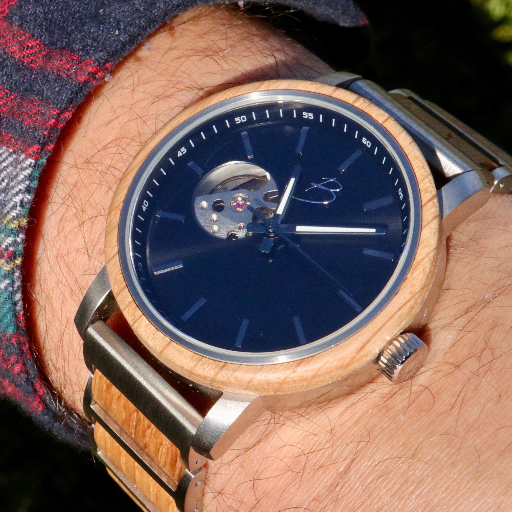 Montre Bürgi en bois de baril de whisky recyclé 