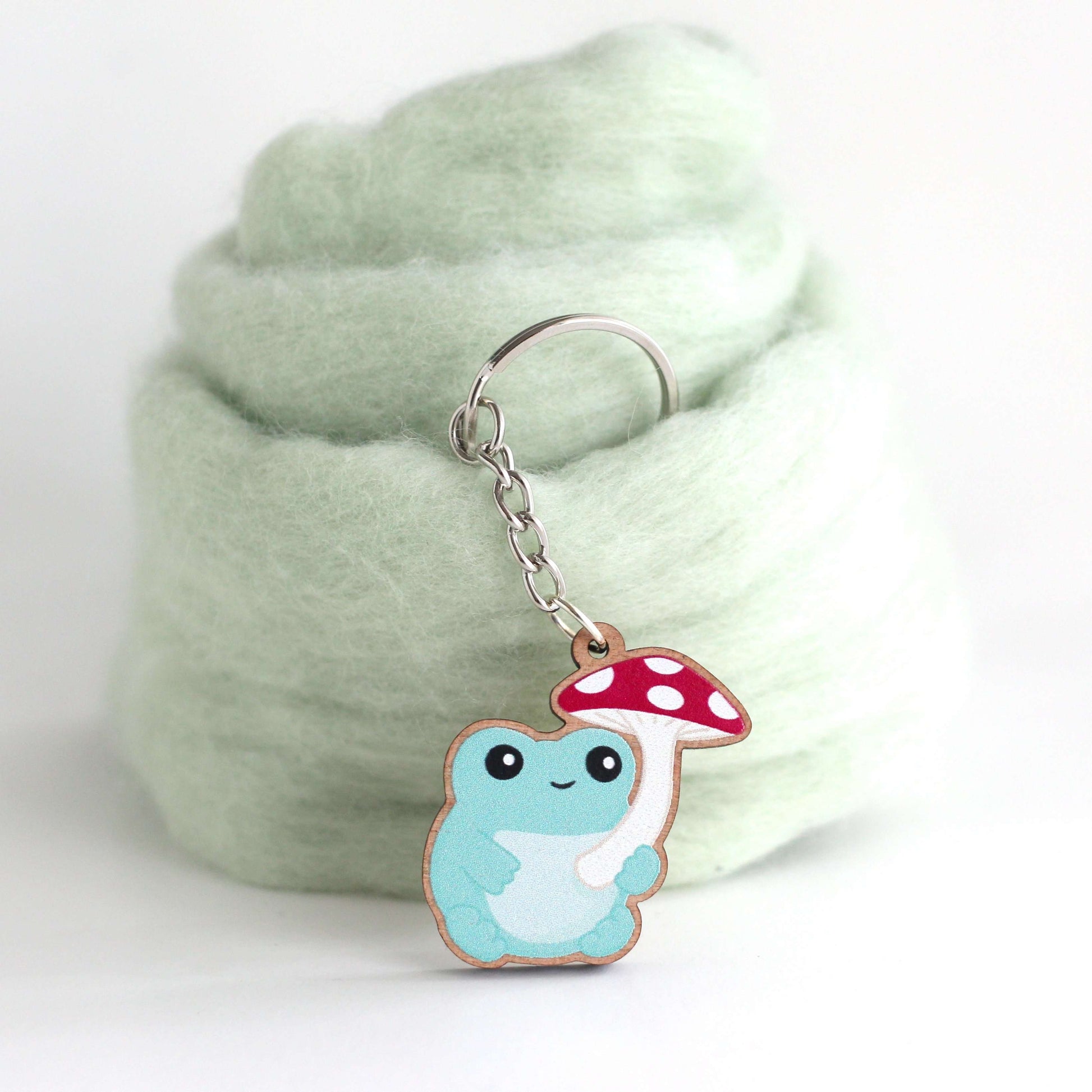 Porte-clés en bois grenouille champignon – Charm en bois mignon – Accessoires grenouille – Cottagecore