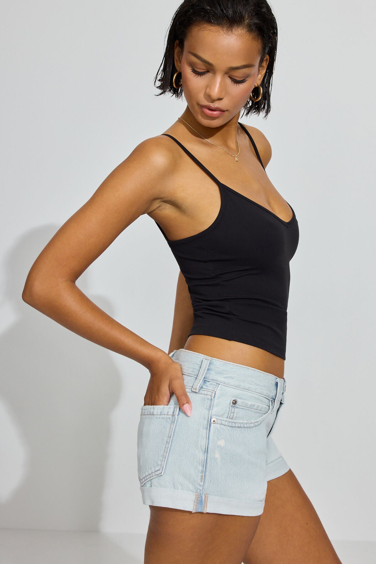 Short en jean taille basse à revers