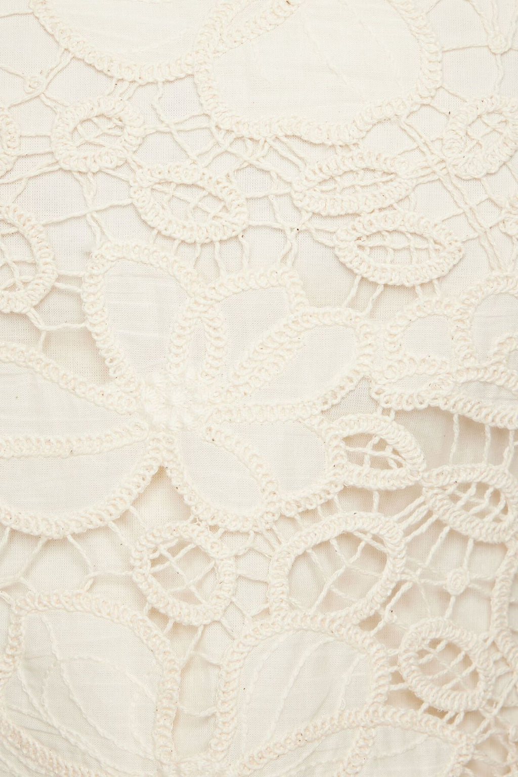 Haut court en dentelle au crochet