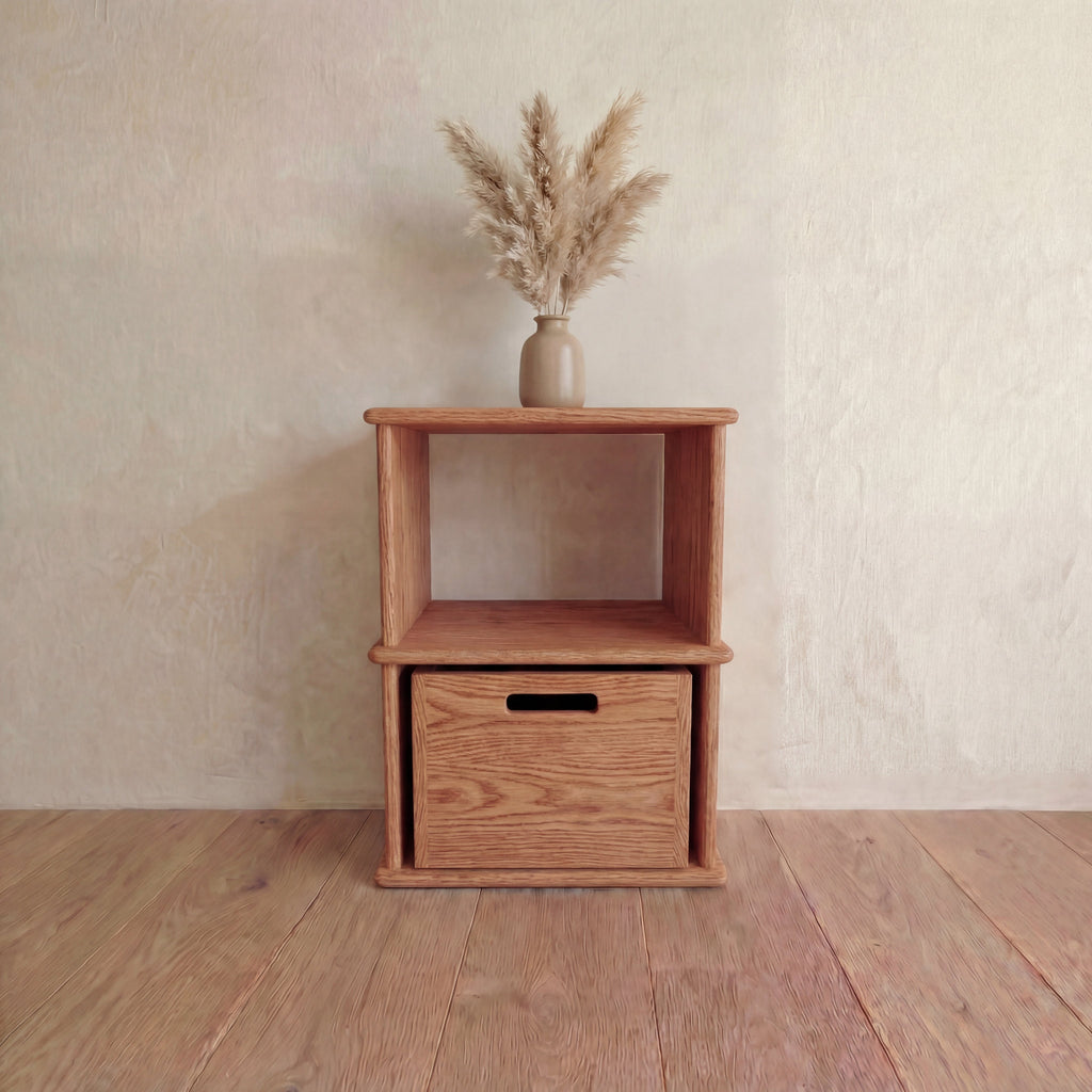 Table de chevet avec étagère en chêne rouge