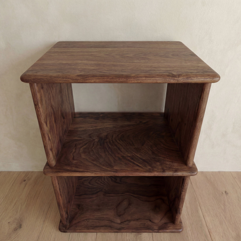 Table de chevet avec étagère en noyer