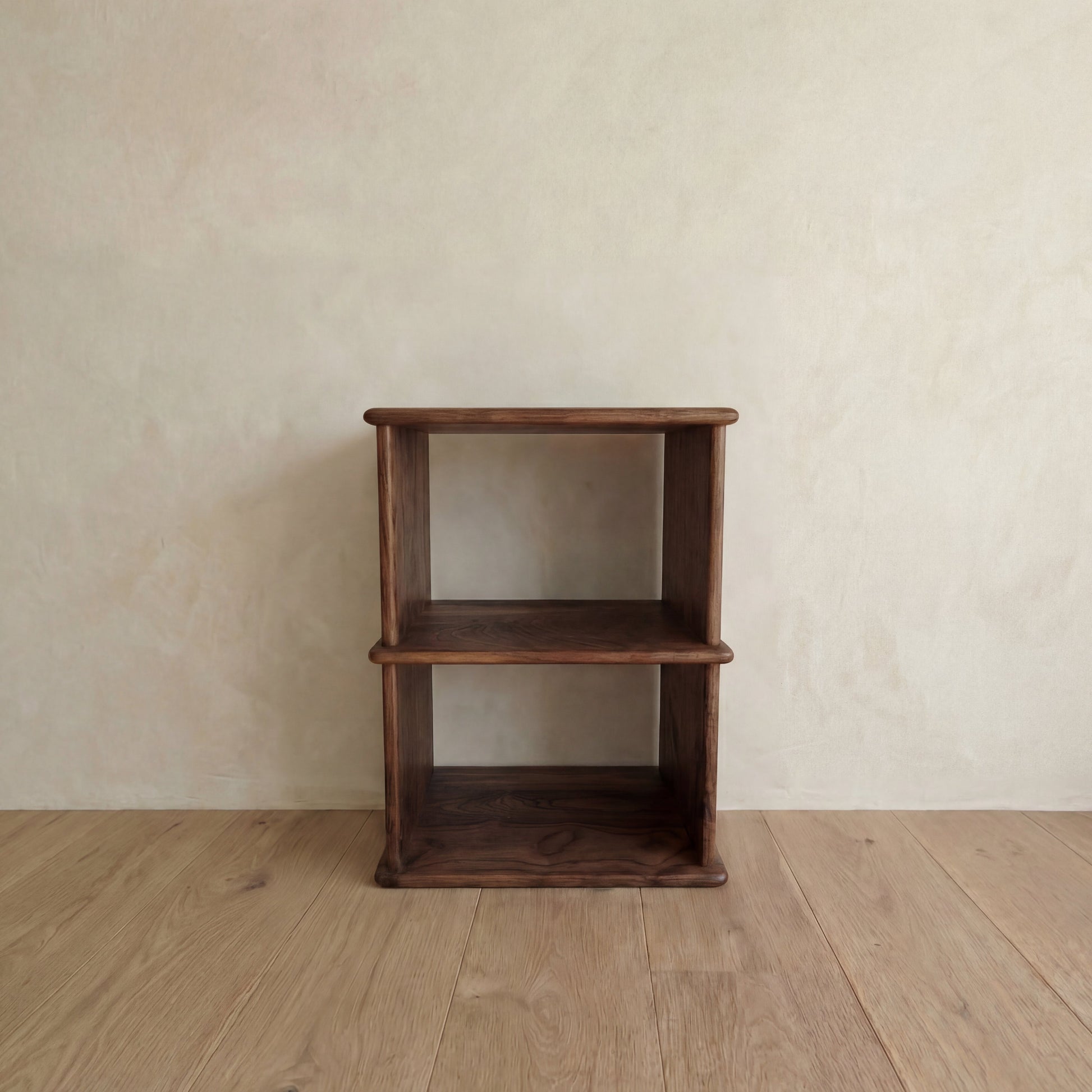 Table de chevet avec étagère en noyer