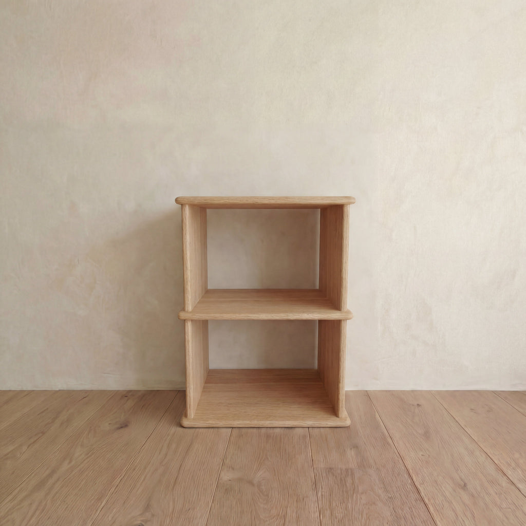 Table de chevet avec bibliothèque en chêne blanc