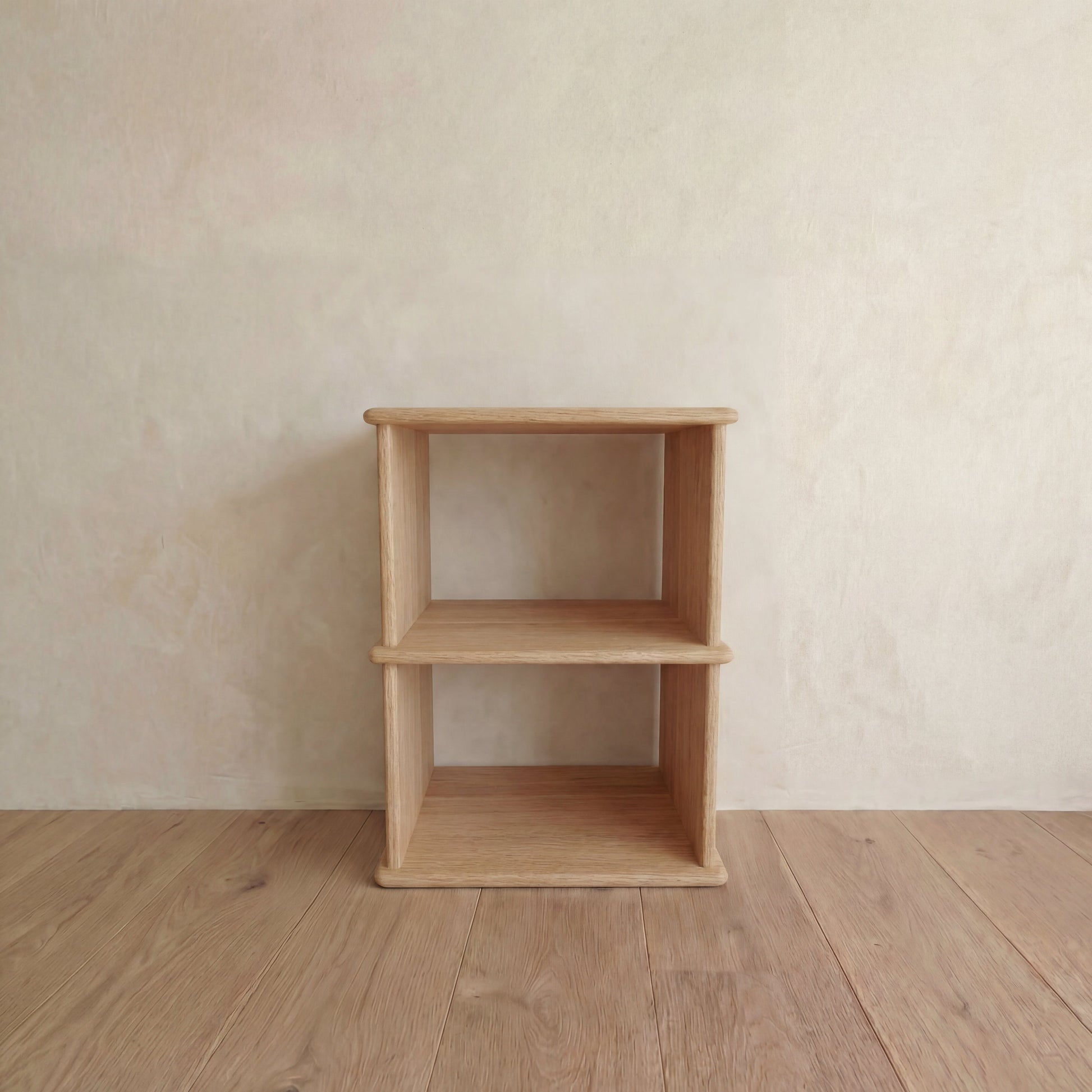 Table de chevet avec bibliothèque en chêne blanc