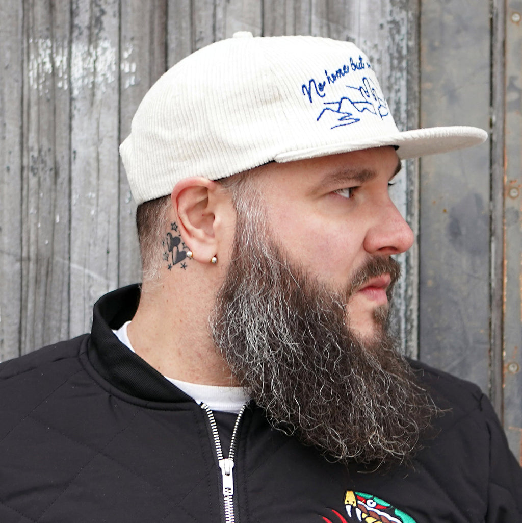 Pas de chez-moi, mais là où j'erre Chapeau en velours côtelé