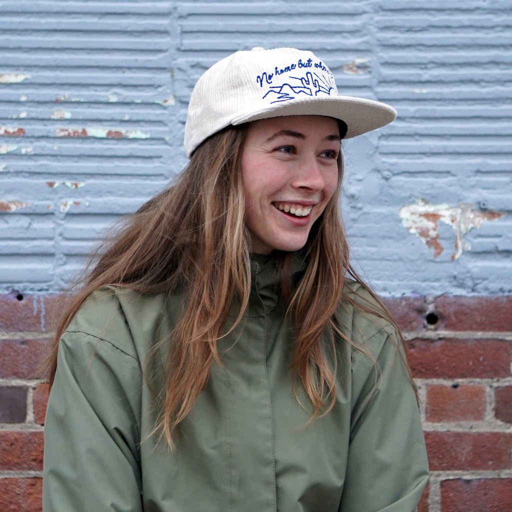 Pas de chez-moi, mais là où j'erre Chapeau en velours côtelé