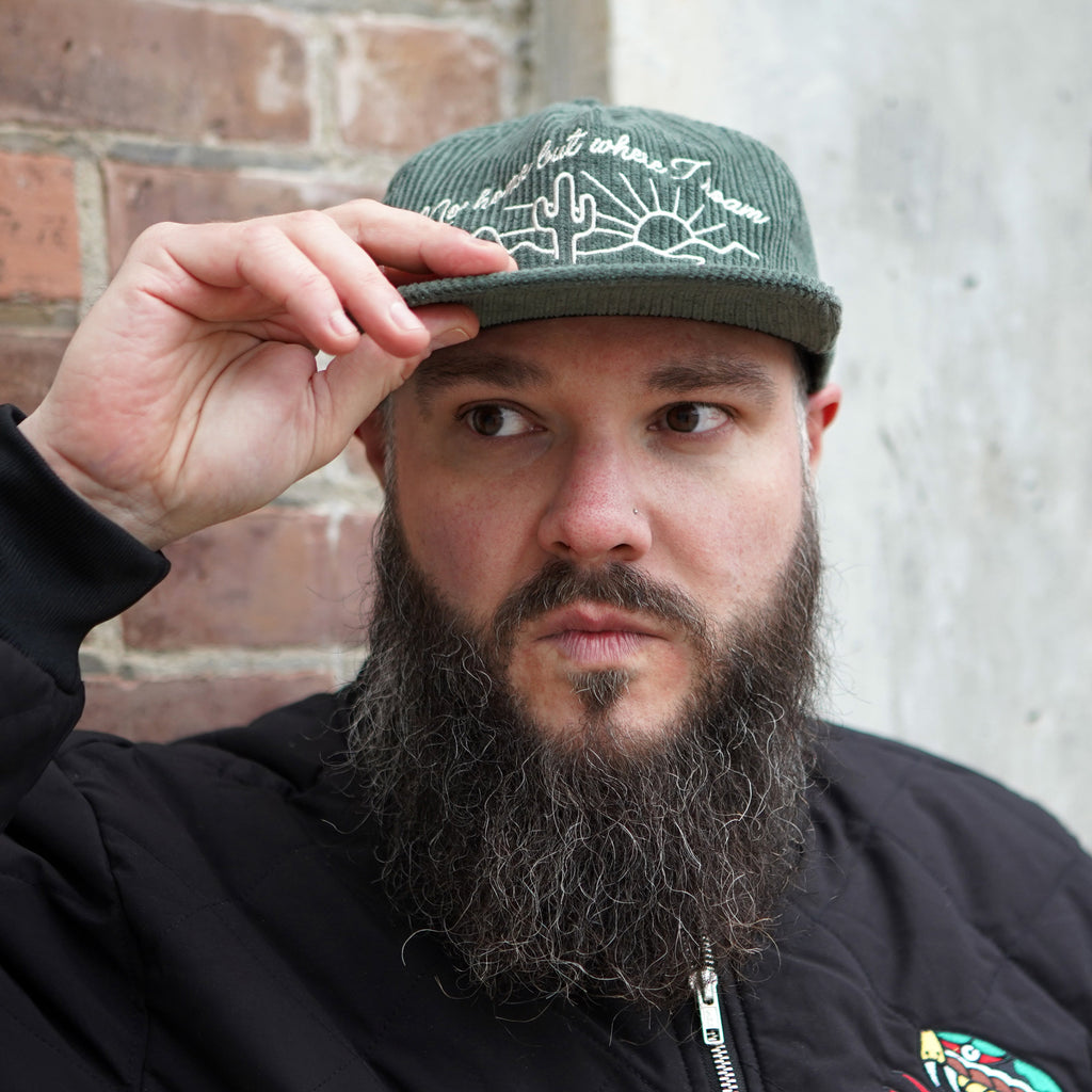 Pas de chez-moi, mais là où j'erre Chapeau en velours côtelé