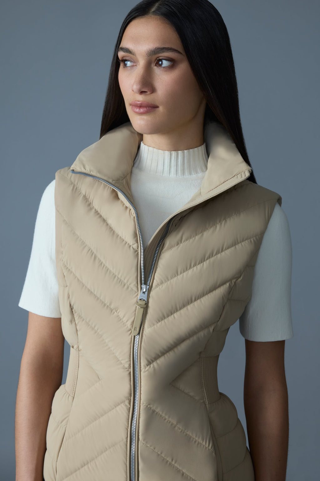 HOSHI Light down hooded vest