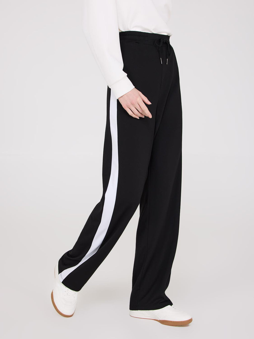 Pantalon large à bandes latérales contrastées