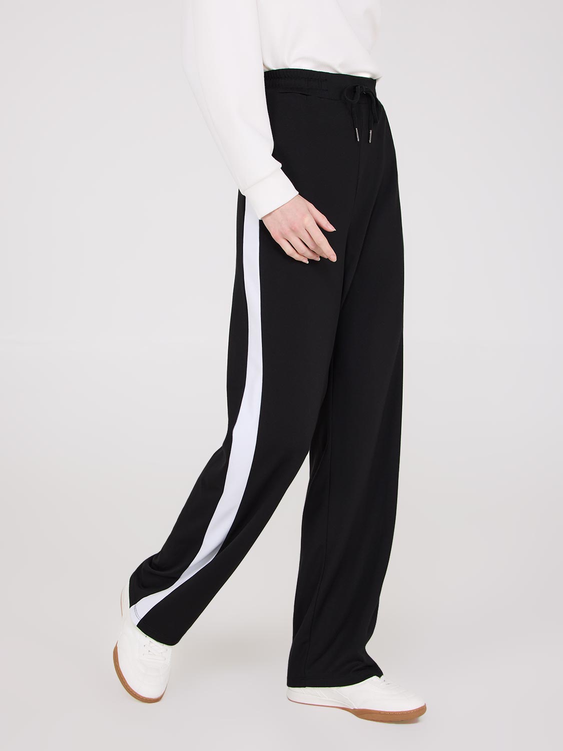 Pantalon large à bandes latérales contrastées