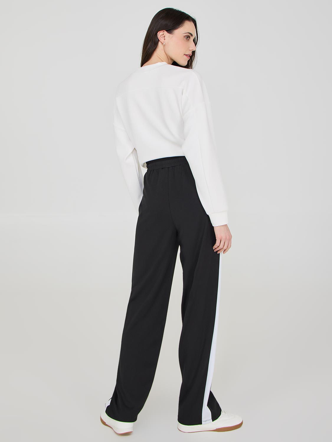 Pantalon large à bandes latérales contrastées