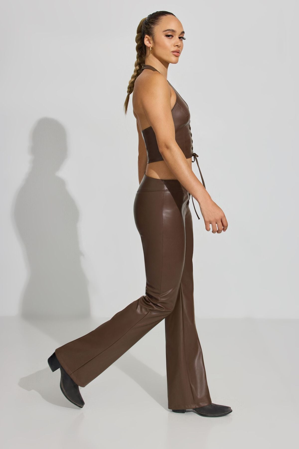 Pantalon évasé en similicuir