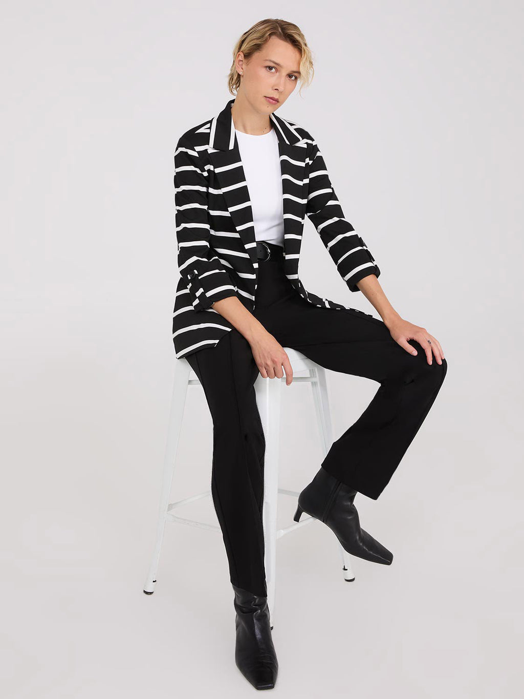 Pantalon à pinces sur le devant avec ceinture