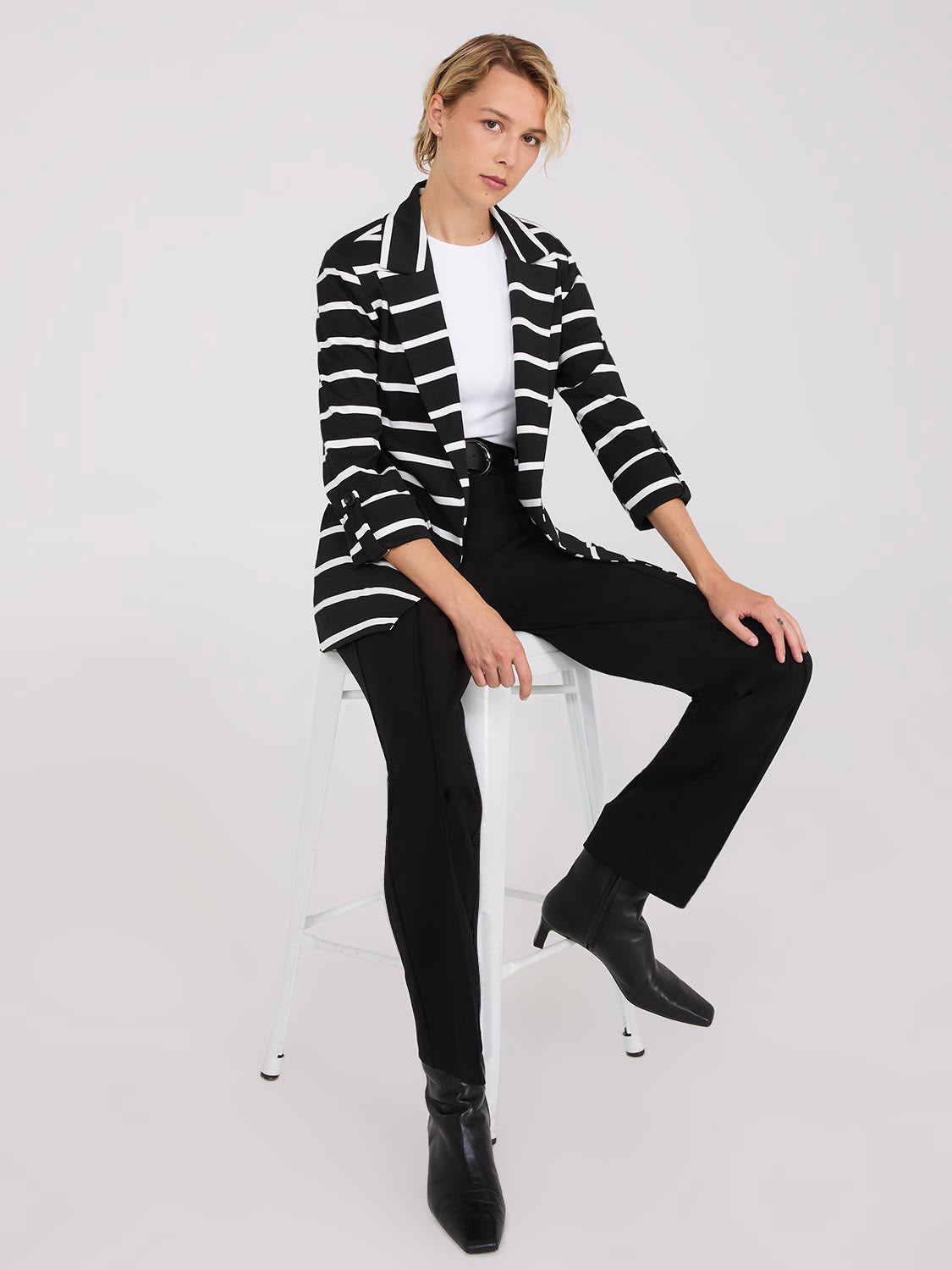 Pantalon à pinces sur le devant avec ceinture