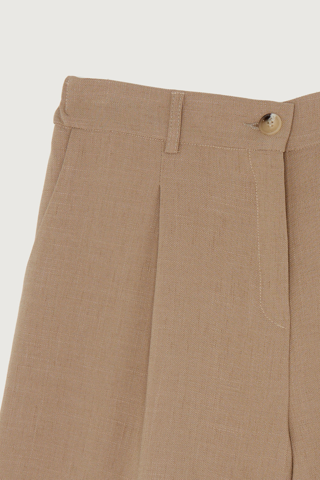 SINGLE PLEAT SHORT