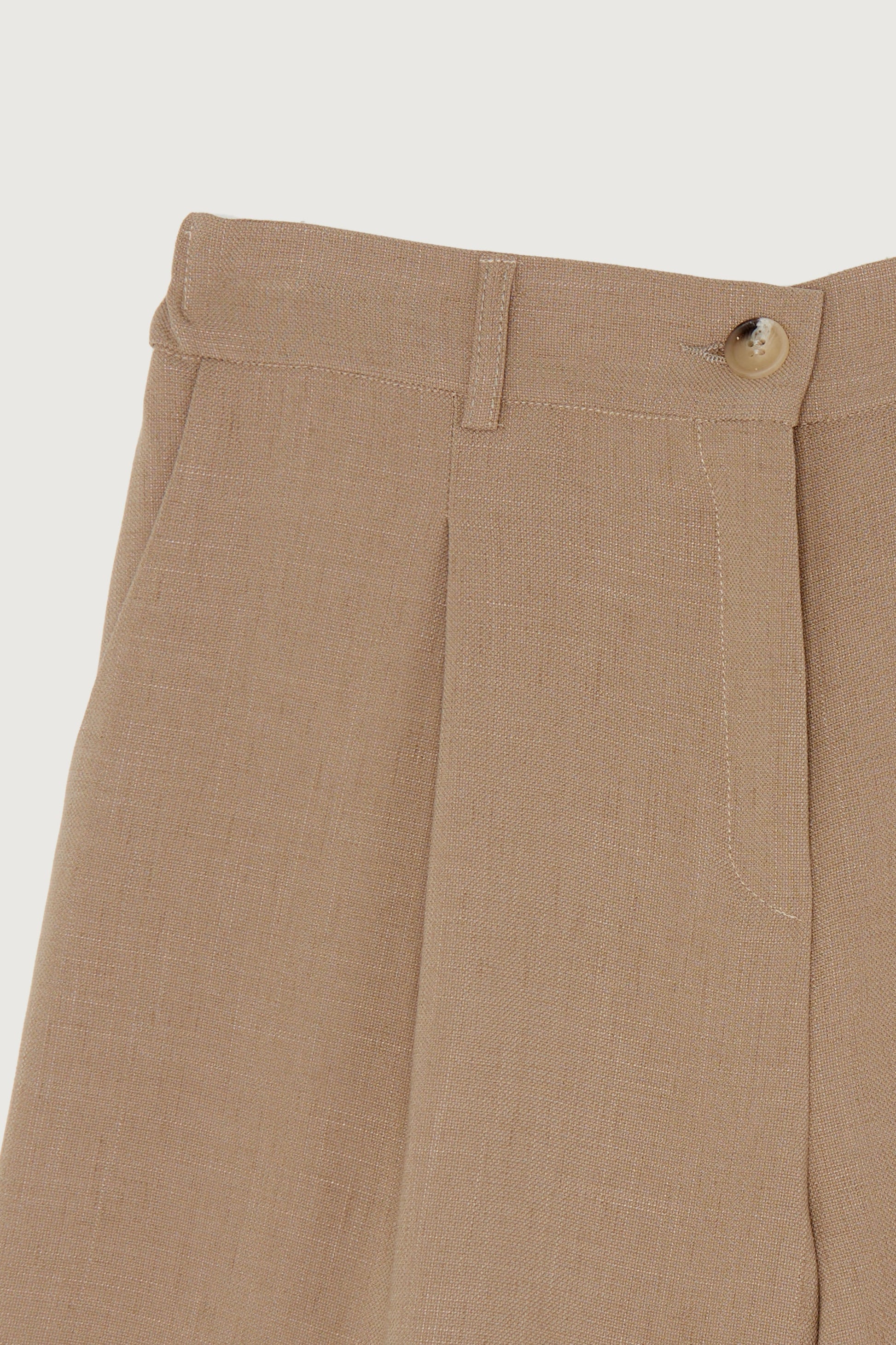 SINGLE PLEAT SHORT