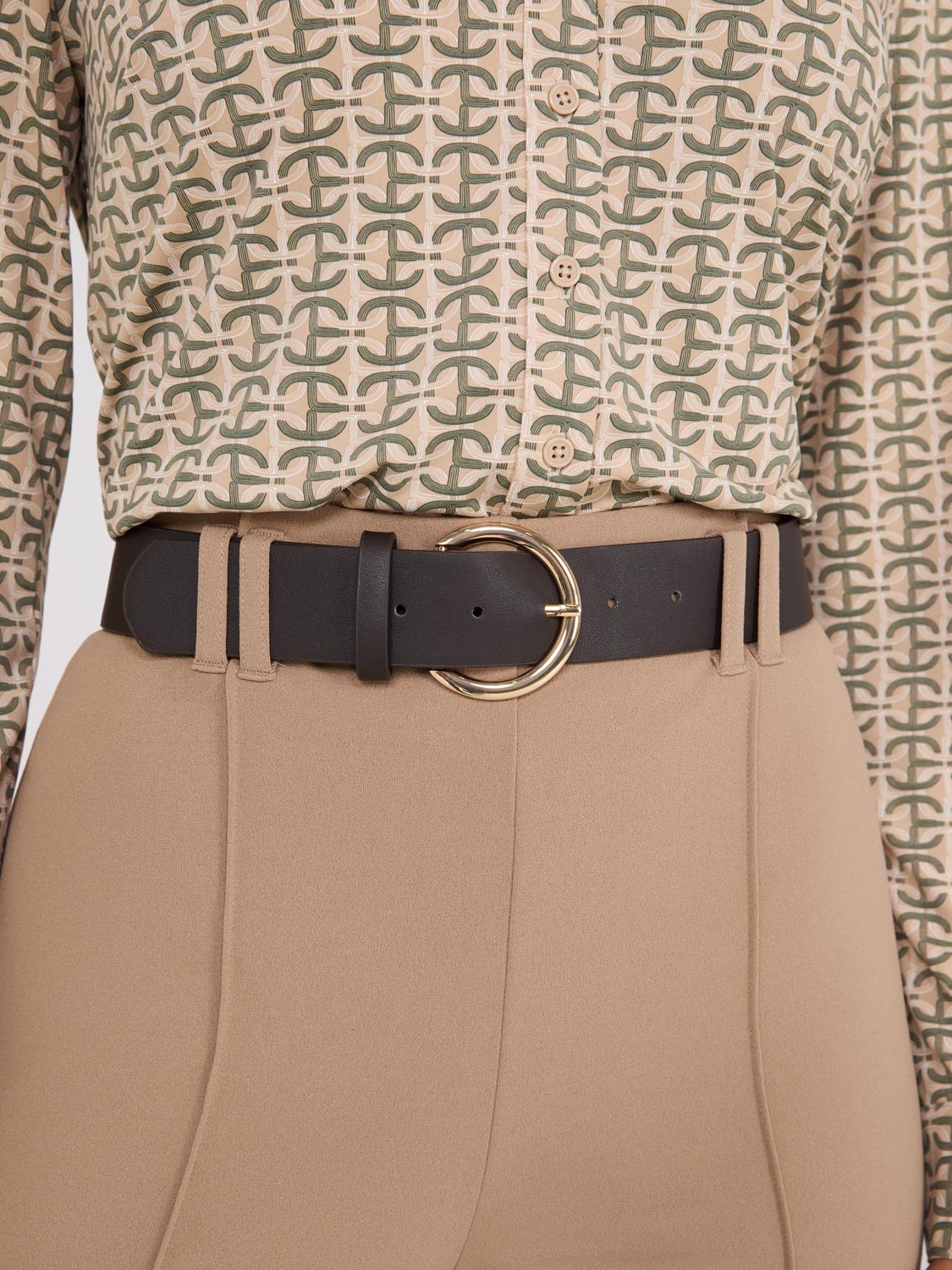 Pantalon à pinces sur le devant avec ceinture