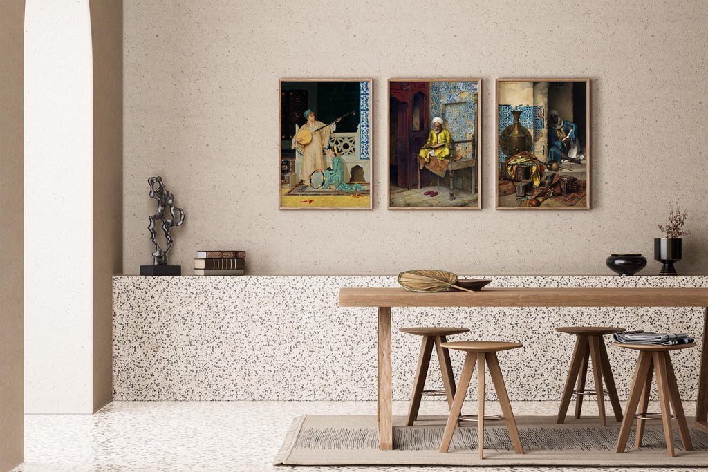 Élégance orientaliste : TRIO D'ŒUVRE SIGNATURE Mettant en scène des musiciens, des érudits et de riches motifs – Décoration murale intemporelle Disponible encadrée