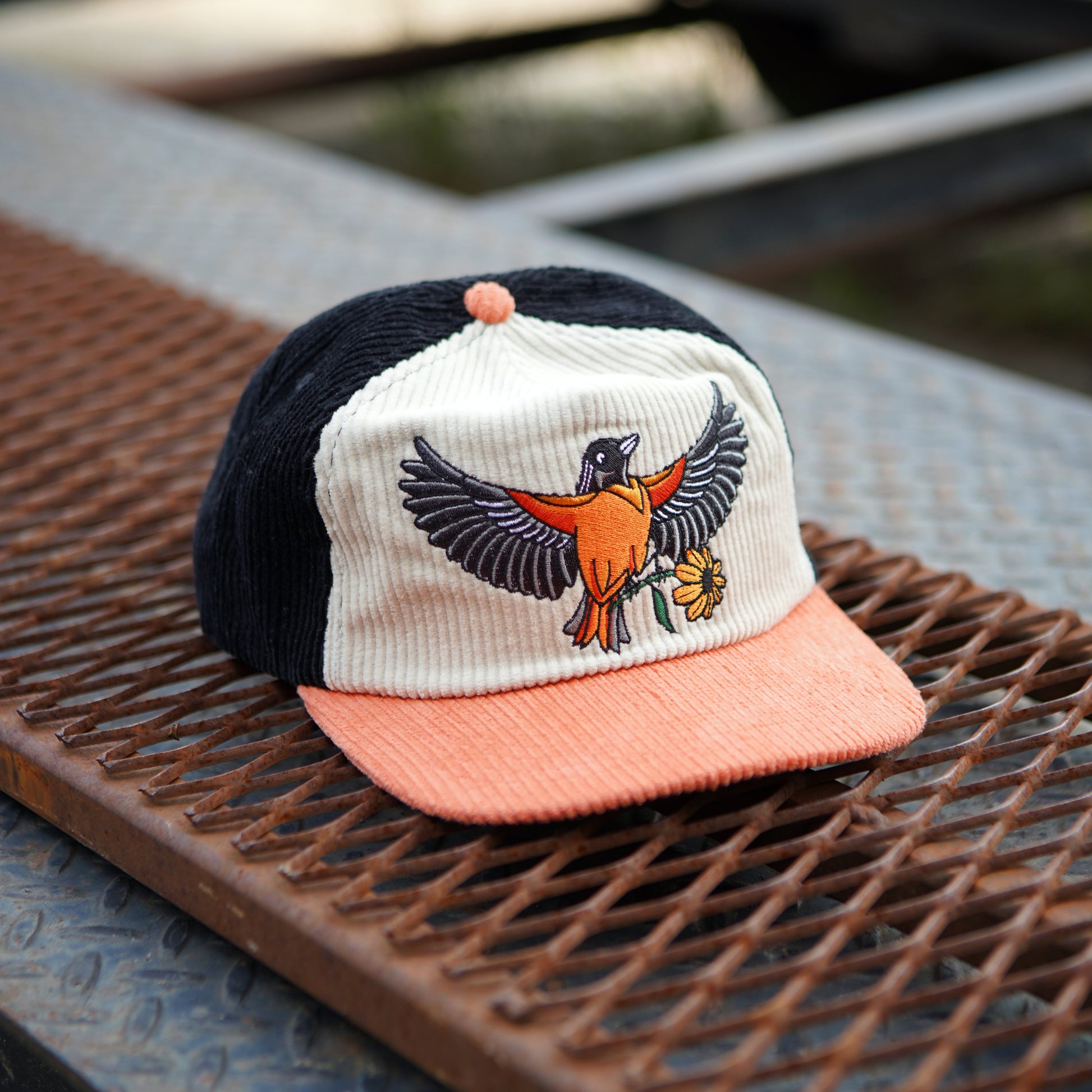 Chapeau en velours côtelé bicolore Oriole
