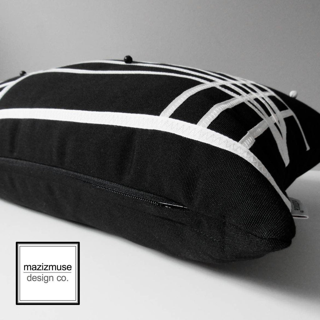 Coussin décoratif noir et blanc, coussin d'extérieur géométrique Sunbrella, Micronésie