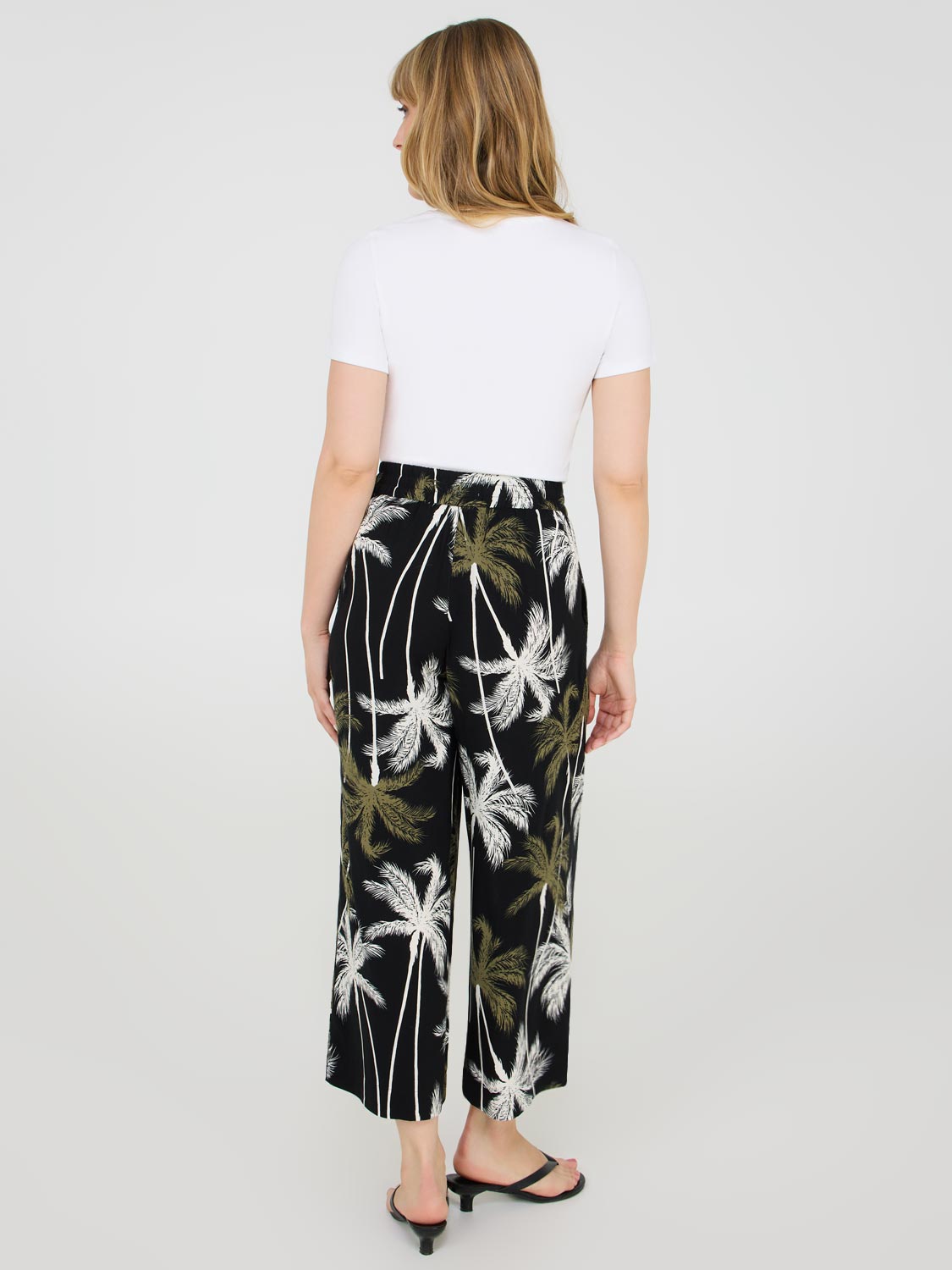 Pantalon gaucho à jambes larges et imprimé tropical