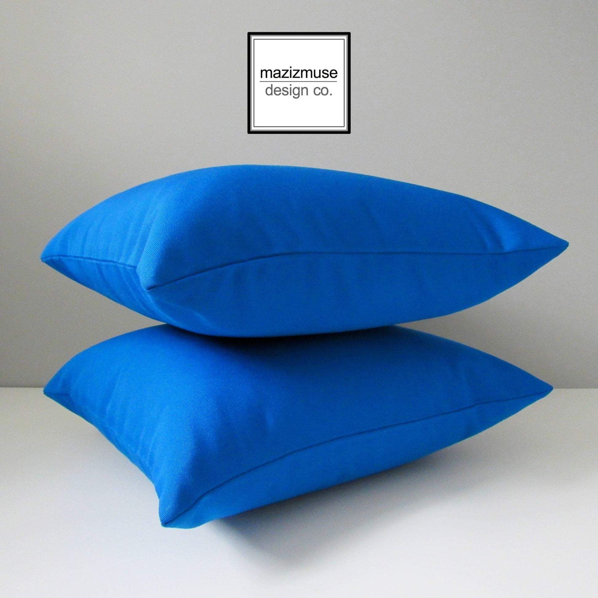 Housse de coussin décorative d'extérieur bleu cobalt, coussins Pacific Sunbrella® 