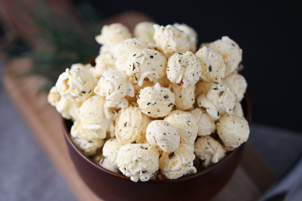 Popcorn au parmesan et aux fines herbes