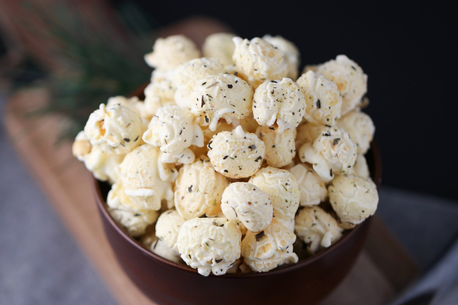 Popcorn au parmesan et aux fines herbes