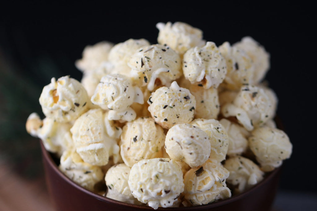 Popcorn au parmesan et aux fines herbes