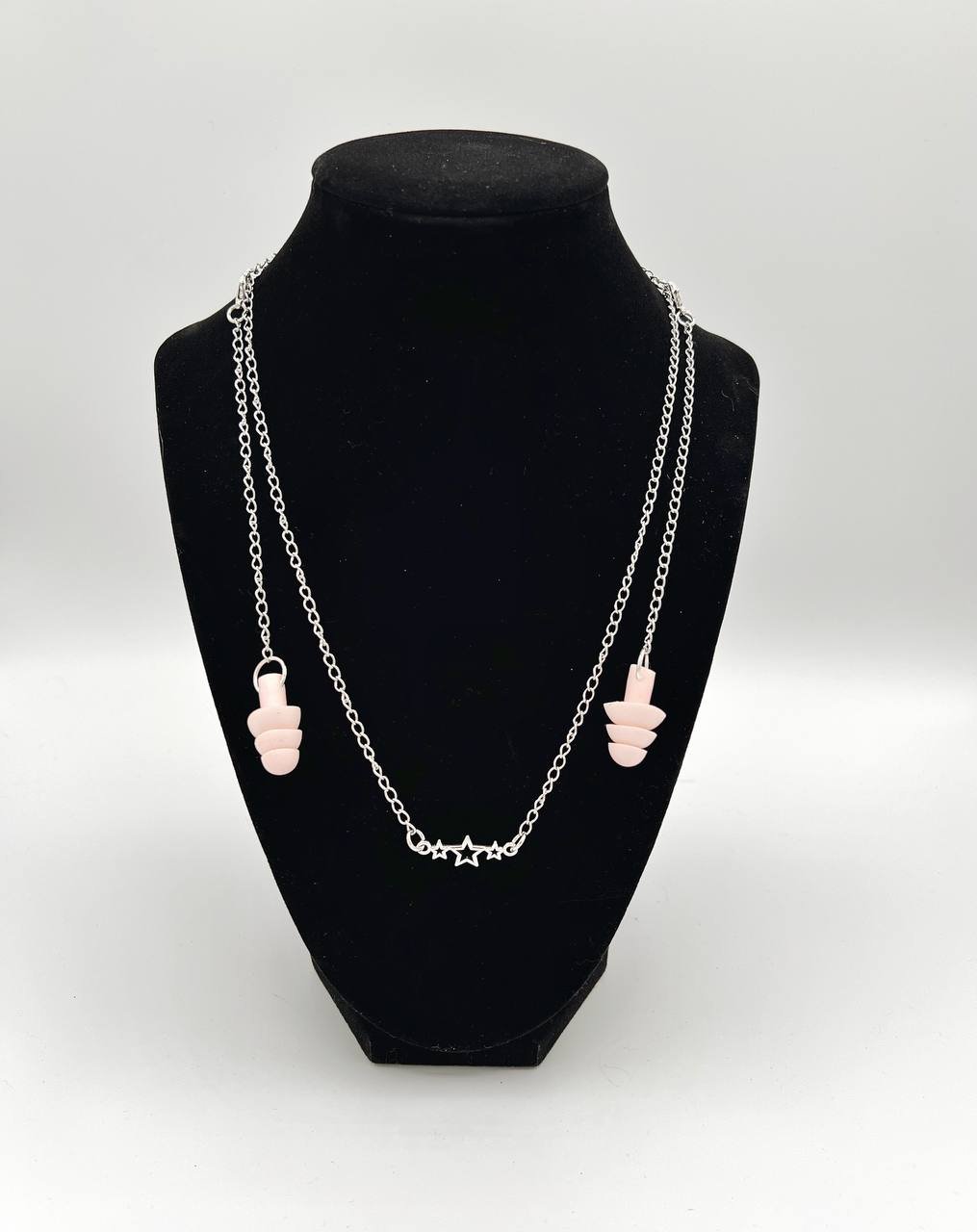 Collier minimaliste avec bouchons d'oreilles étoiles