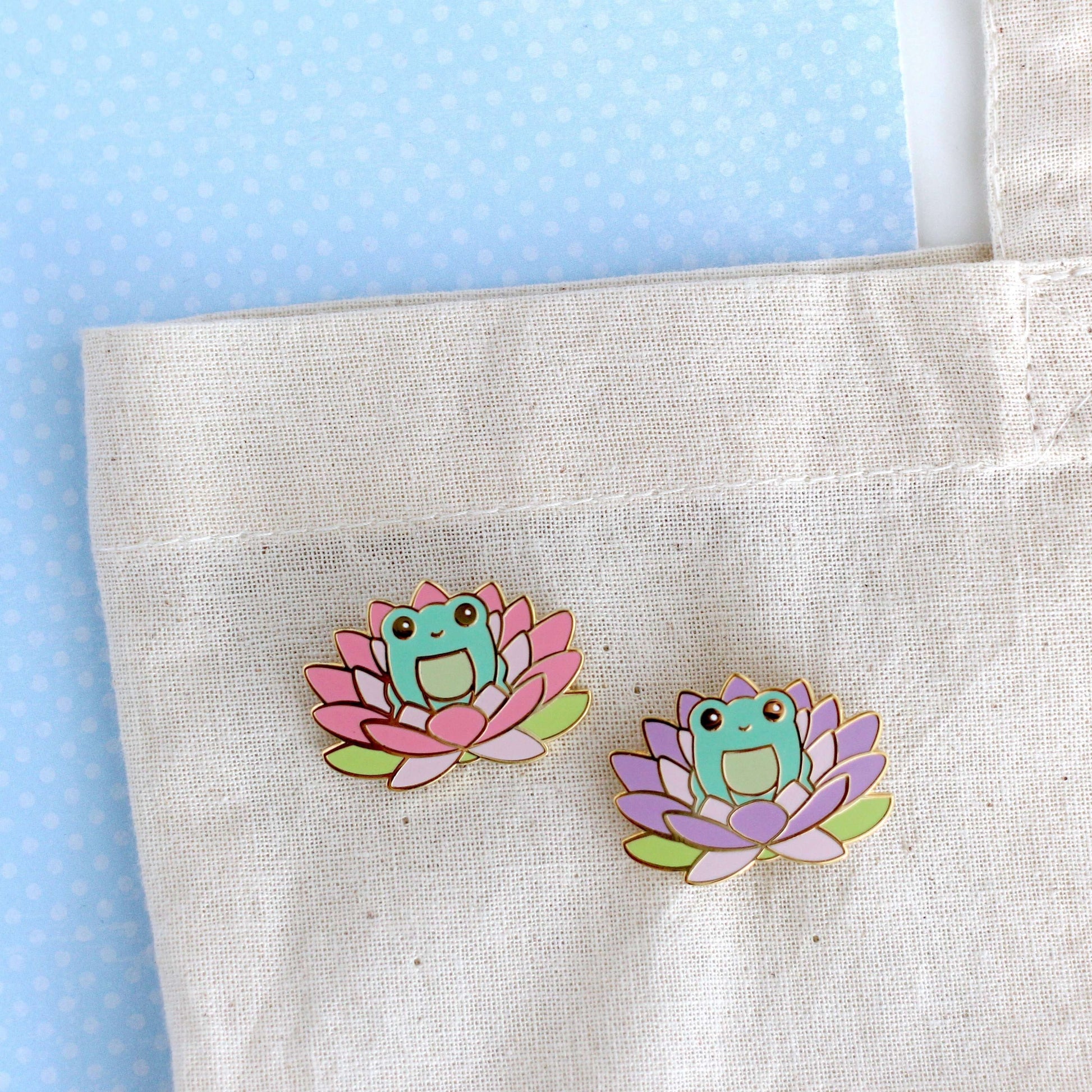 Broche grenouille fleur de lotus rose - Broche en émail dur - Cadeau grenouille mignon