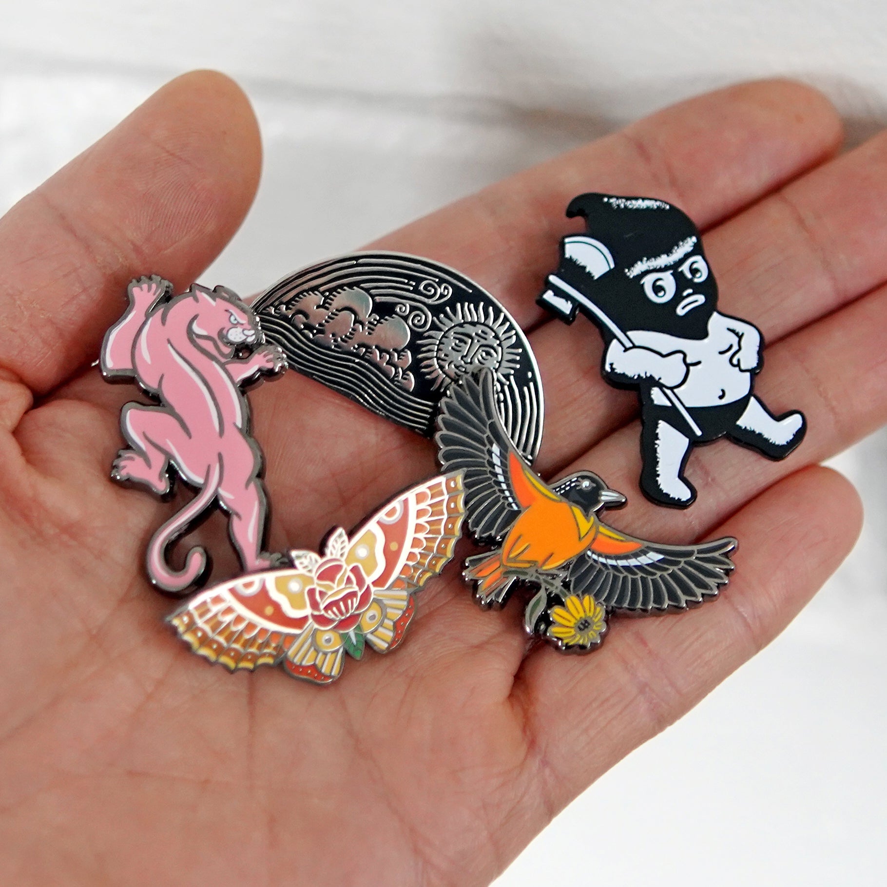 Broche en émail geai bleu