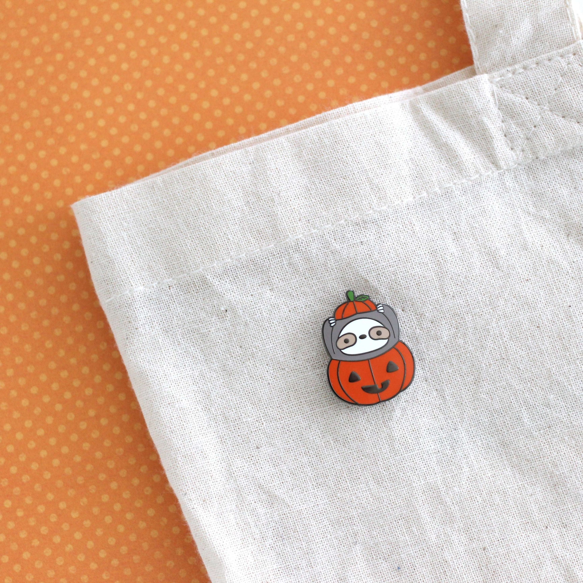 Épingle en émail citrouille paresseux - Épingle d'Halloween Jack-o'-Lantern