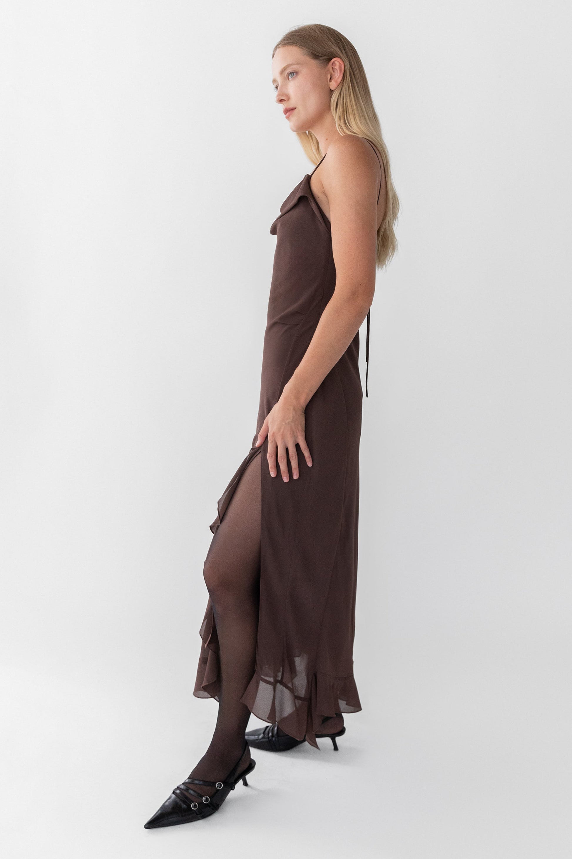 ROBE À BORDURES À VOLANTS