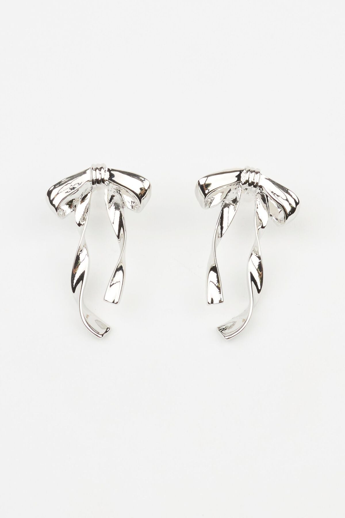 Boucles d'oreilles en métal avec nœud