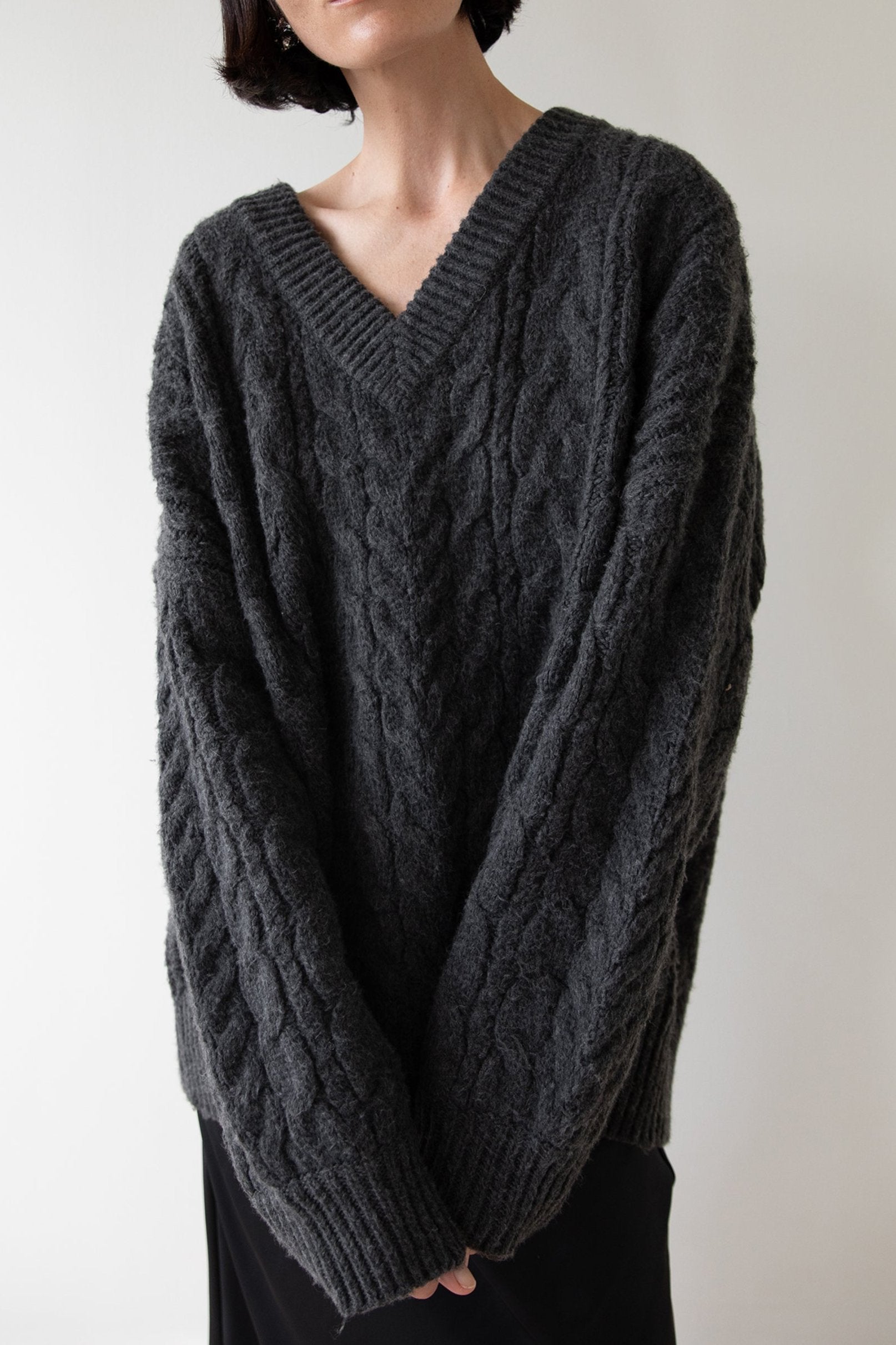 PULL COL EN V EN MAILLE TORSADES