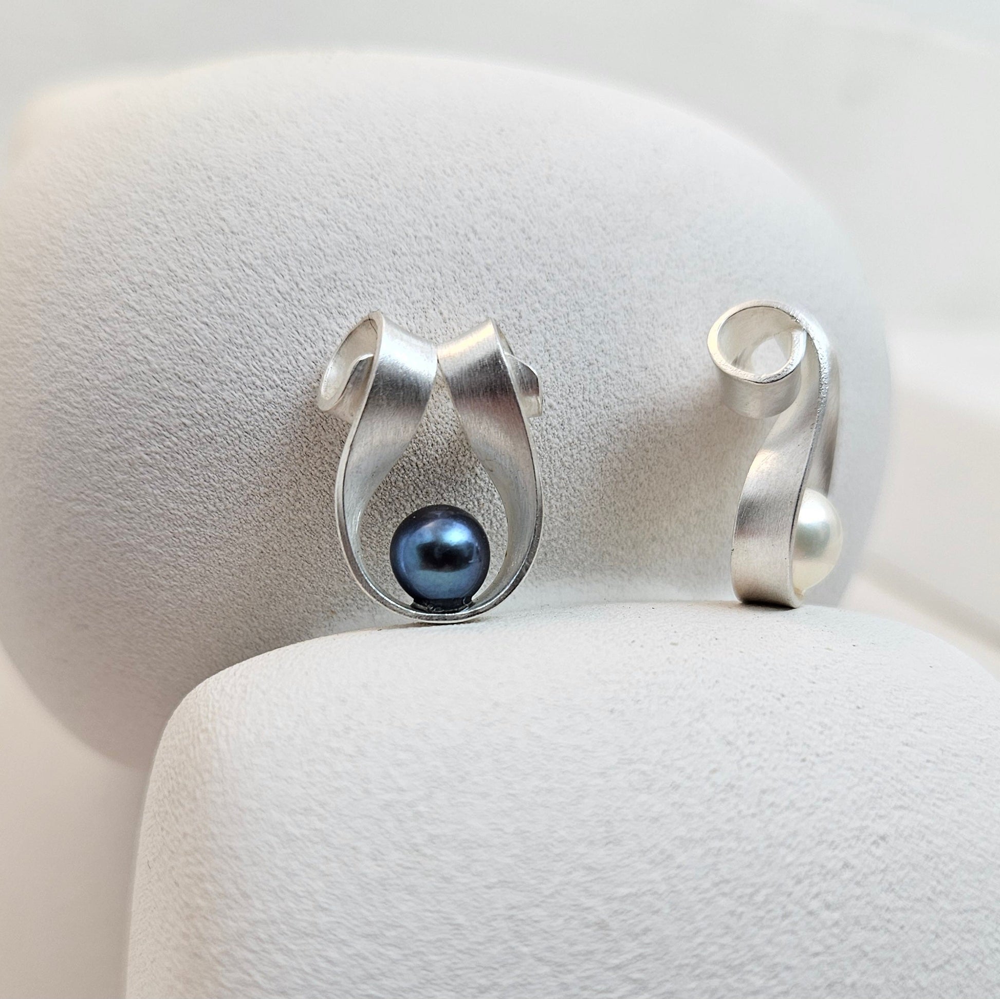 Pendentif ruban avec perle d'eau douce - Petit