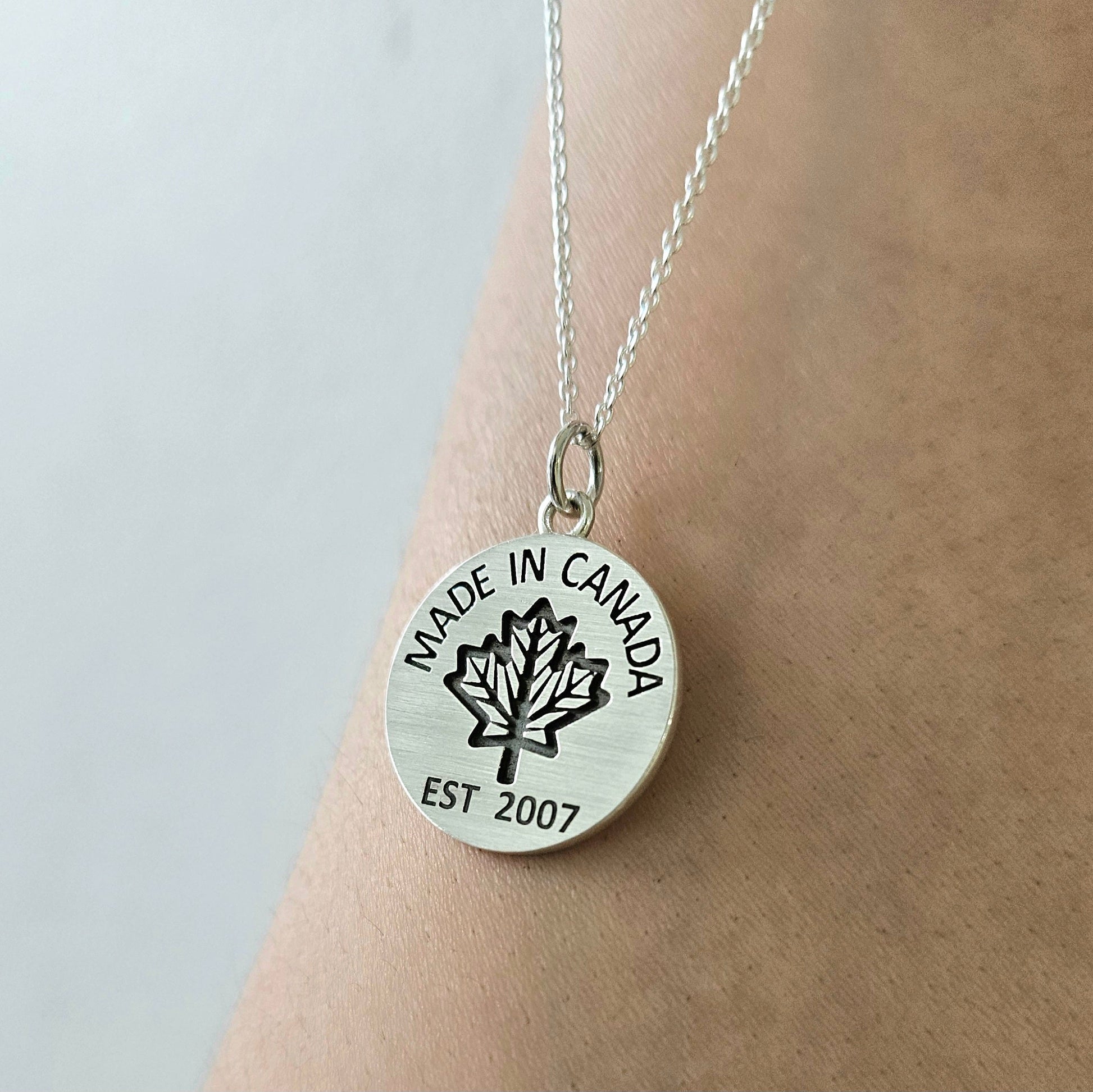 Pendentif circulaire personnalisable fabriqué au Canada (PRÉVENTE)